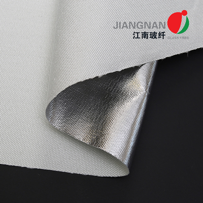 Rideaux ou écrans en fibre de verre renforcés d'aluminium résistant à la chaleur et recouverts de feuille ou de film d'aluminium